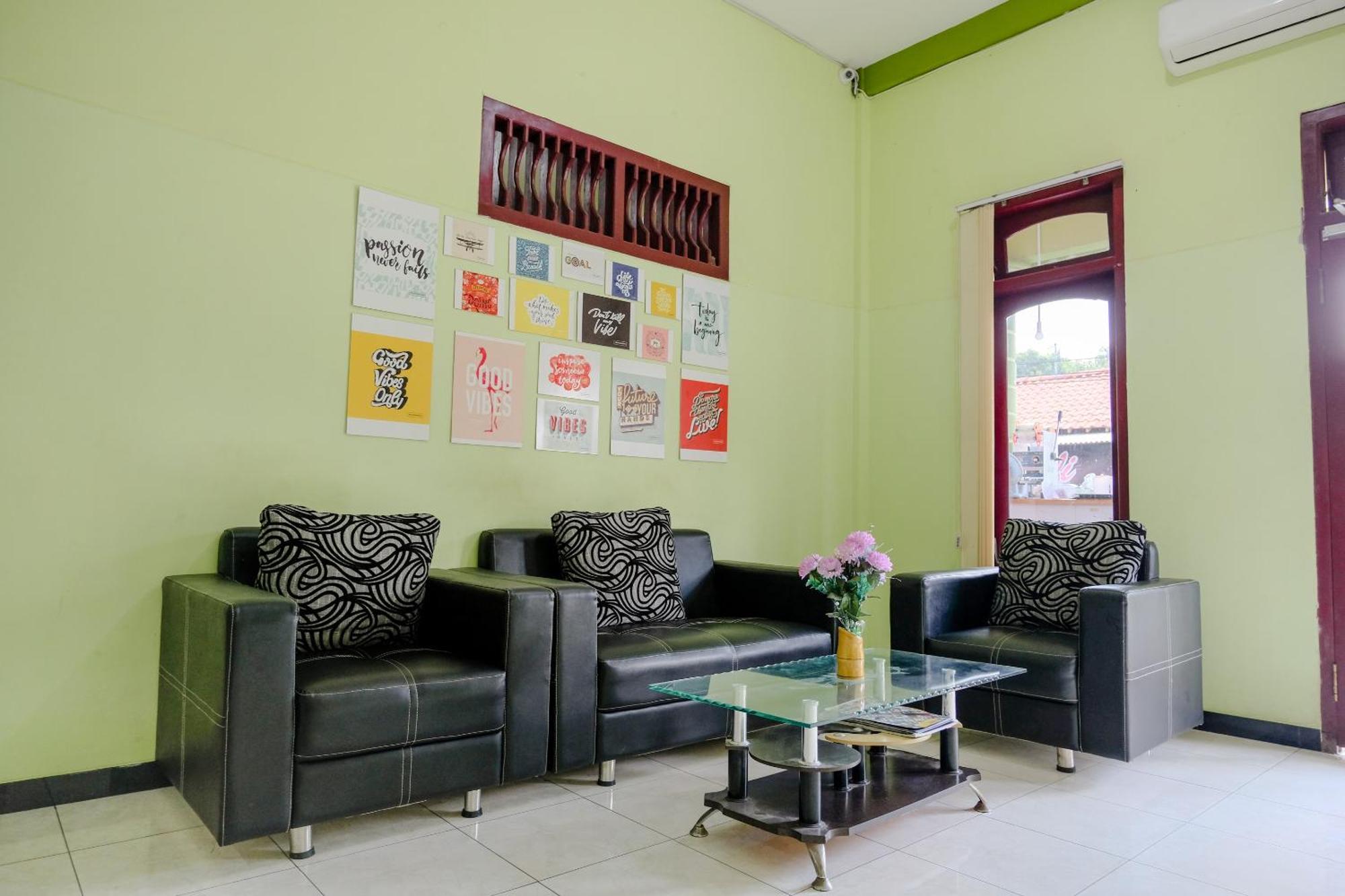 Oyo Life 2508 Alba Suites Homestay Syariah Тулунгагун Екстериор снимка