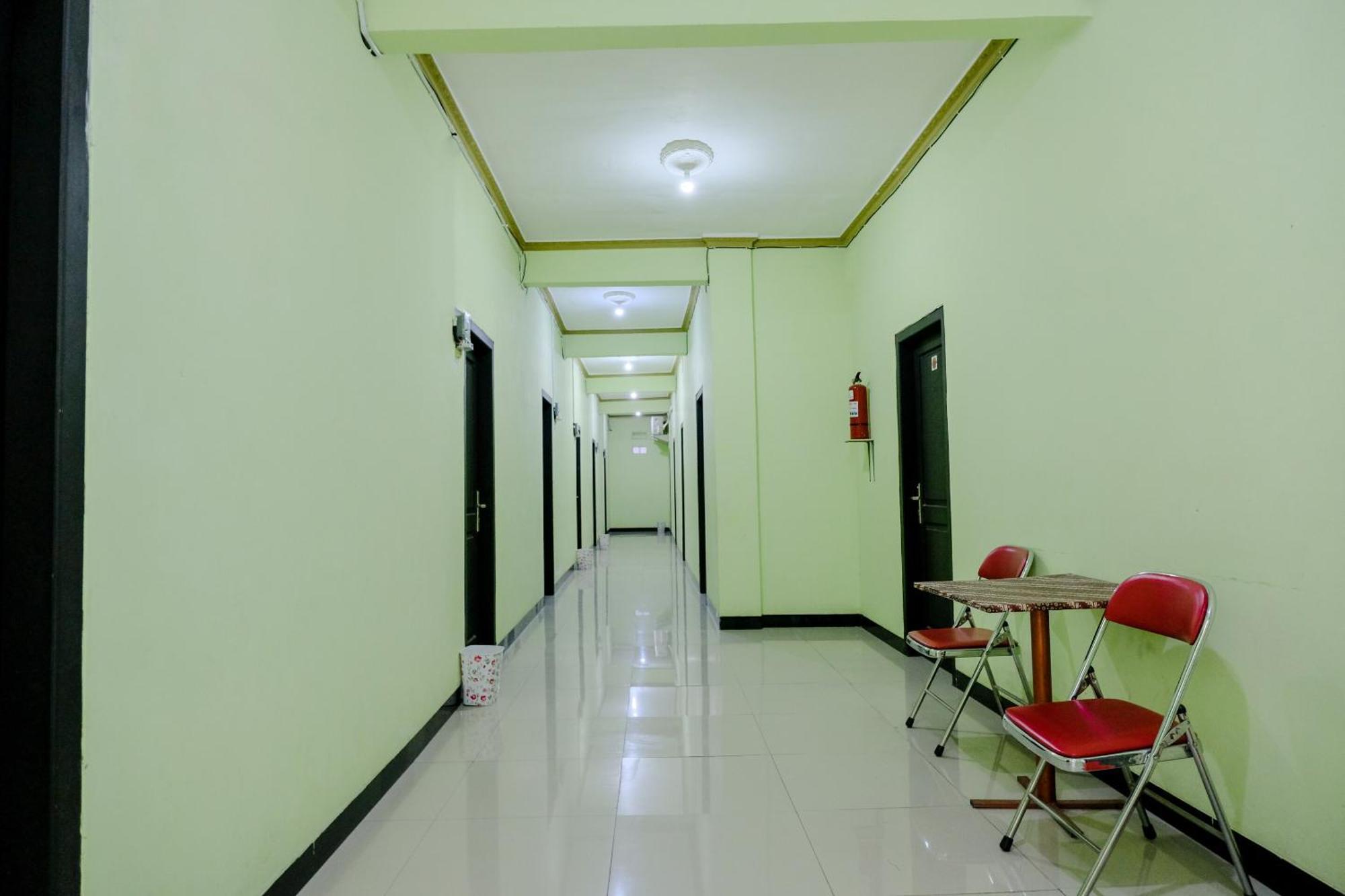 Oyo Life 2508 Alba Suites Homestay Syariah Тулунгагун Екстериор снимка